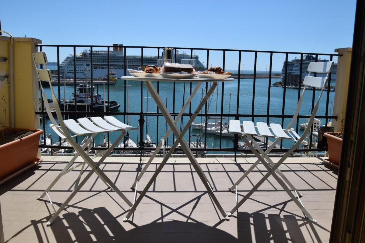 Camera Matrimoniale Deluxe con Balcone e Vista Mare