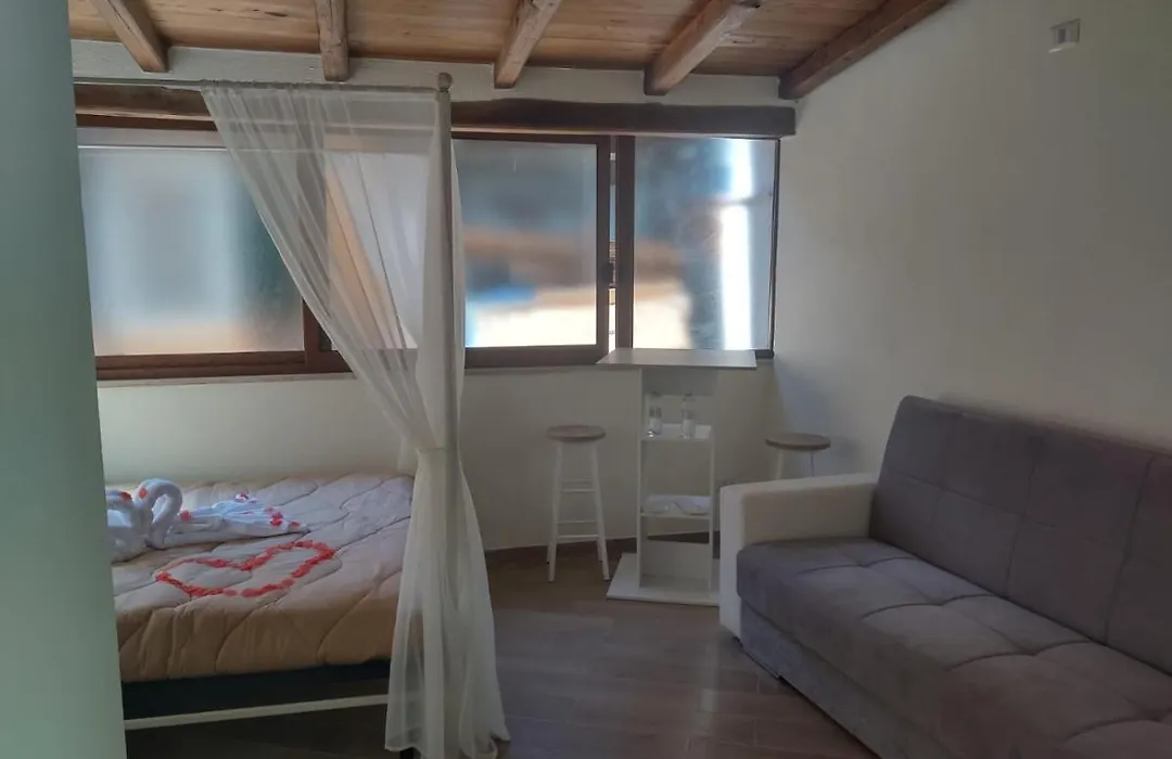 Amos Port-Suite-1