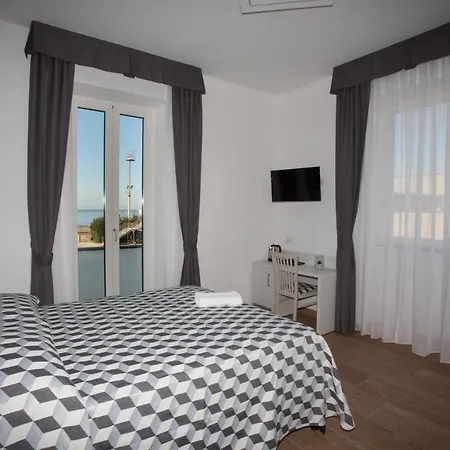 Guesthouse Porto di Roma-2